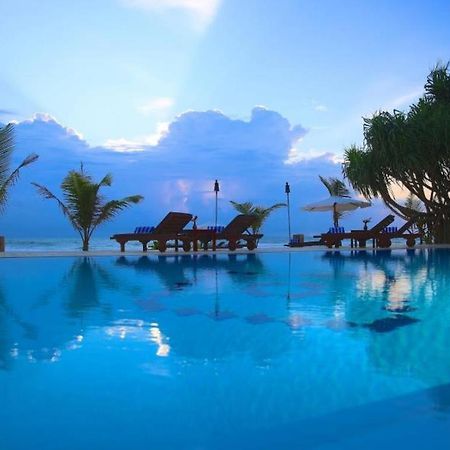 Whispering Palms Hotel Bentota Buitenkant foto