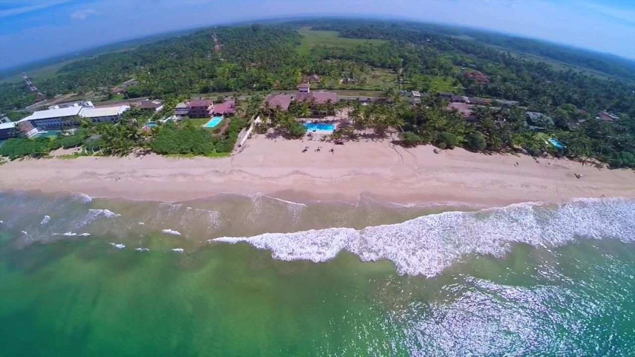 Whispering Palms Hotel Bentota Buitenkant foto