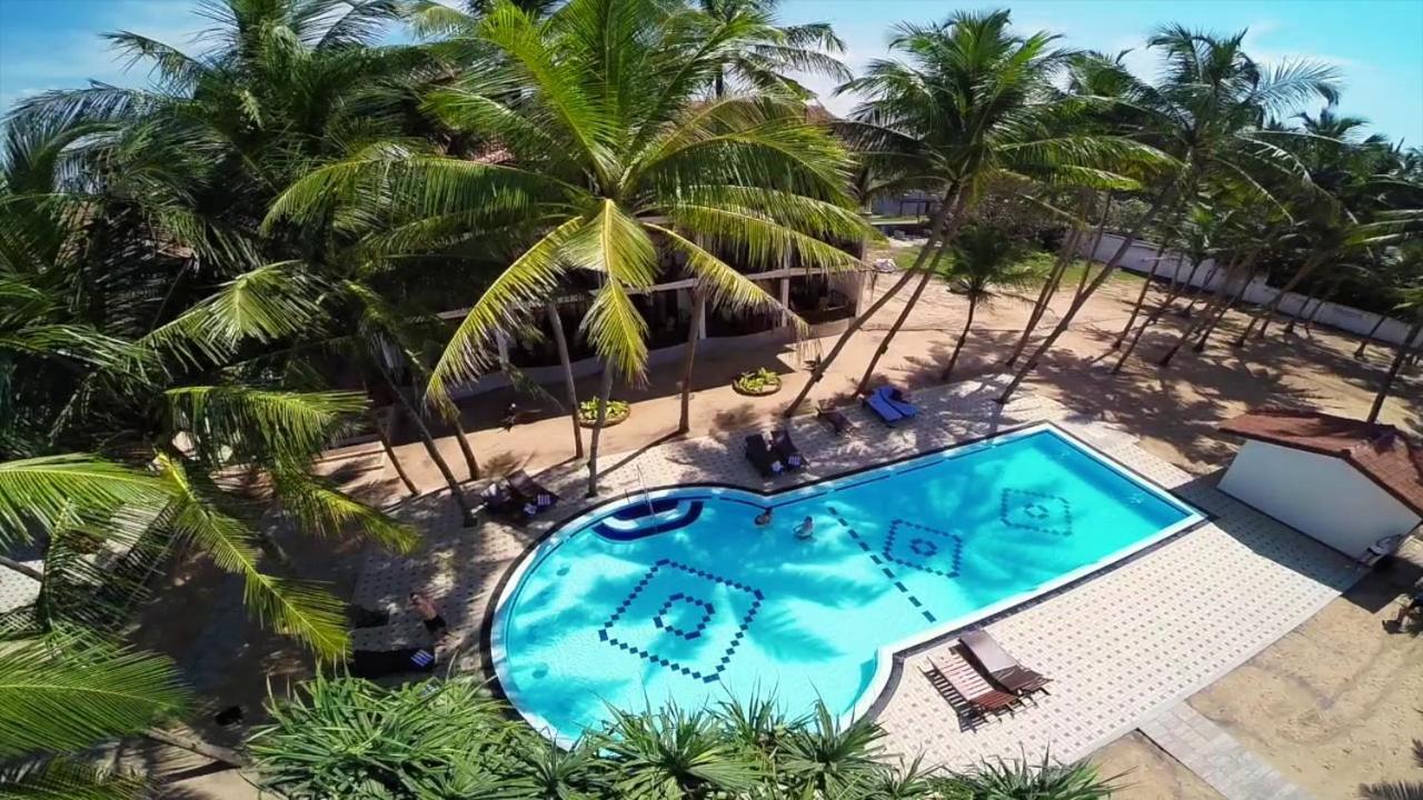 Whispering Palms Hotel Bentota Buitenkant foto