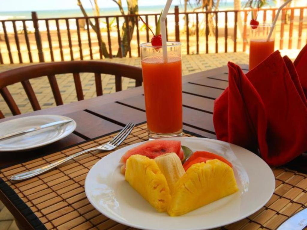 Whispering Palms Hotel Bentota Buitenkant foto