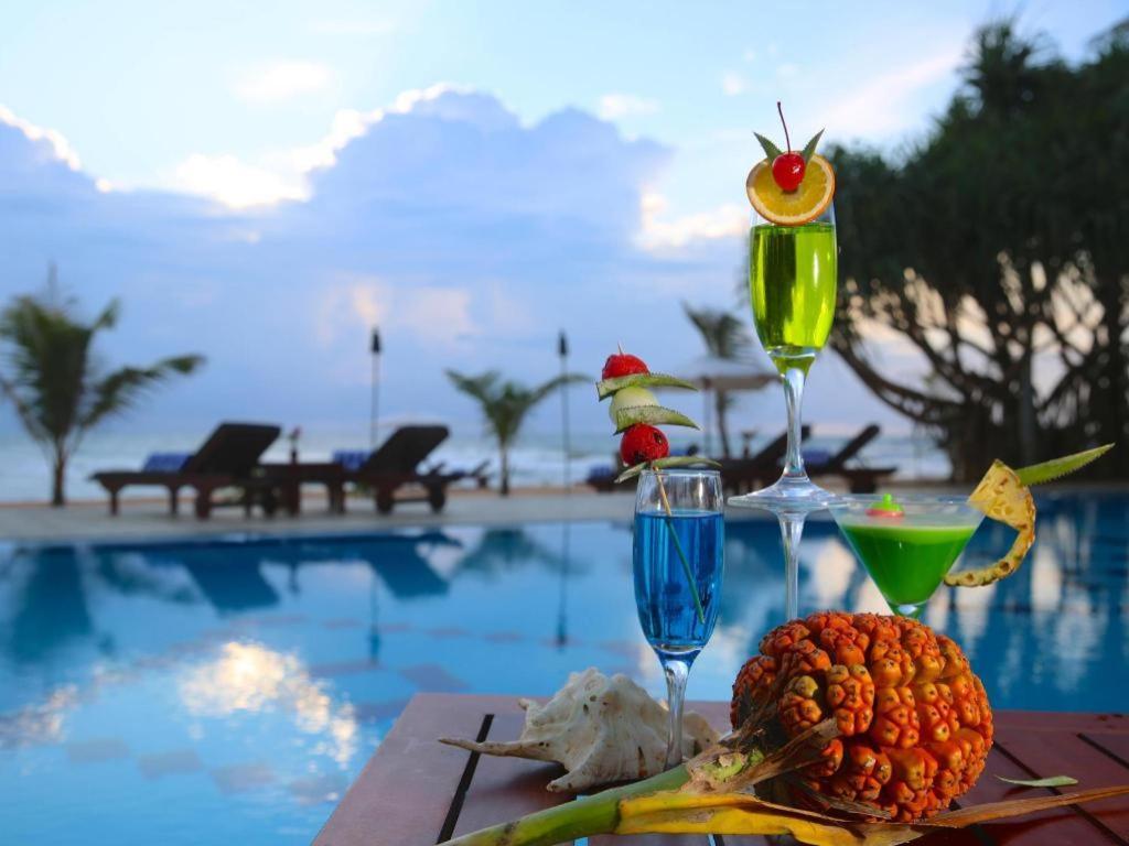 Whispering Palms Hotel Bentota Buitenkant foto