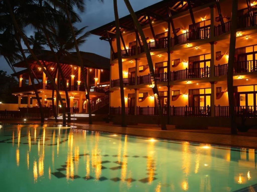 Whispering Palms Hotel Bentota Buitenkant foto