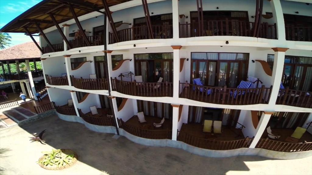 Whispering Palms Hotel Bentota Buitenkant foto