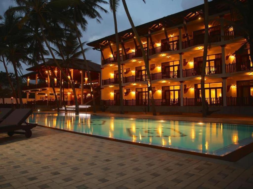 Whispering Palms Hotel Bentota Buitenkant foto