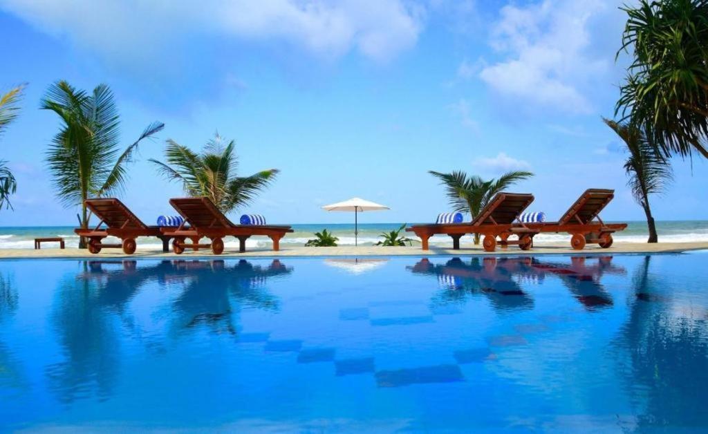 Whispering Palms Hotel Bentota Buitenkant foto