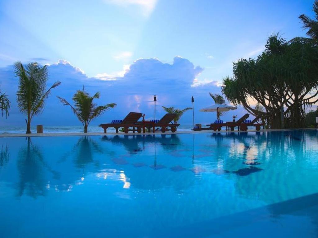 Whispering Palms Hotel Bentota Buitenkant foto
