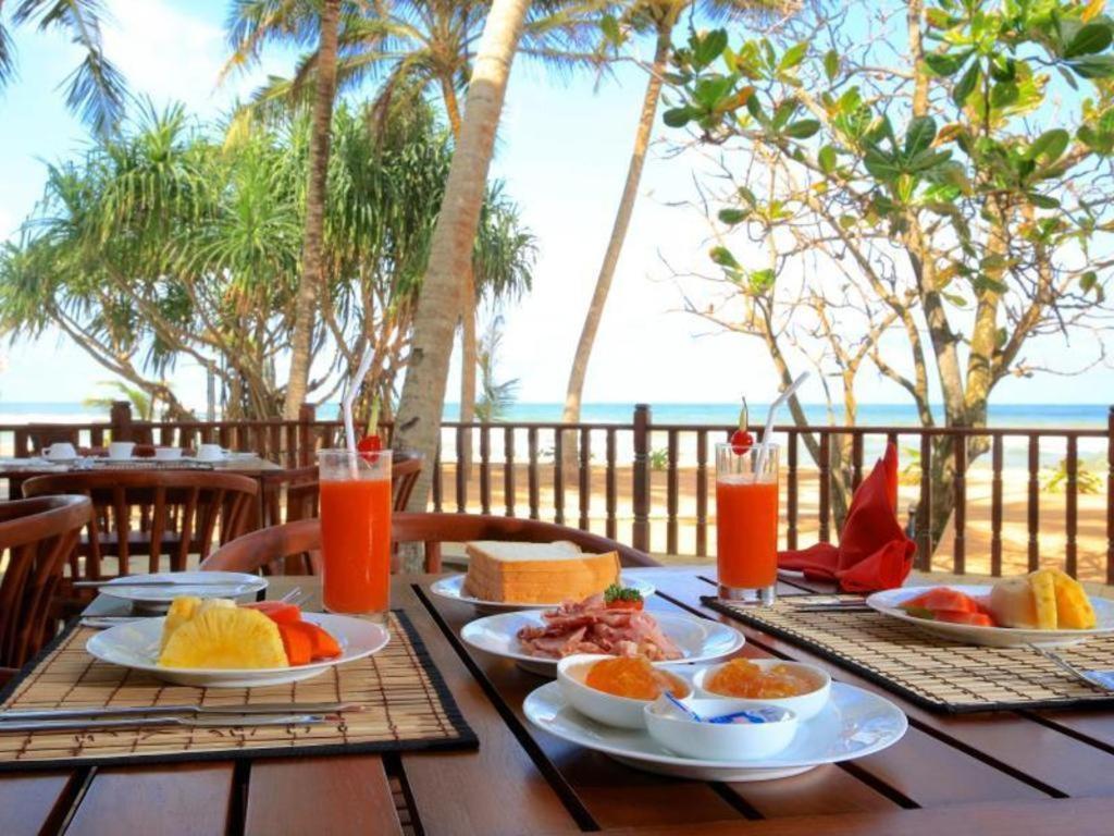 Whispering Palms Hotel Bentota Buitenkant foto