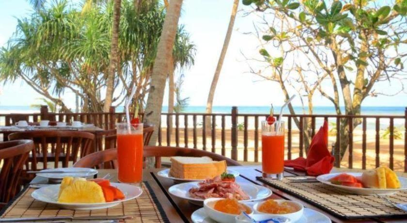 Whispering Palms Hotel Bentota Buitenkant foto