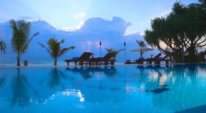 Whispering Palms Hotel Bentota Buitenkant foto