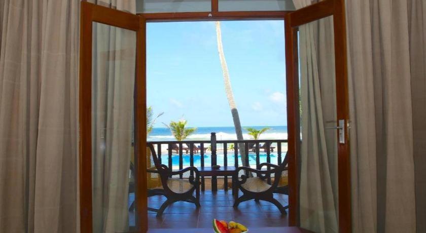 Whispering Palms Hotel Bentota Buitenkant foto