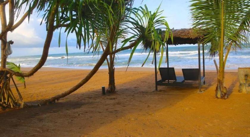 Whispering Palms Hotel Bentota Buitenkant foto