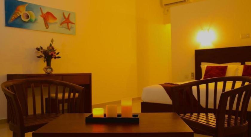 Whispering Palms Hotel Bentota Buitenkant foto