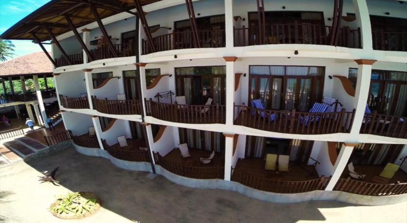 Whispering Palms Hotel Bentota Buitenkant foto