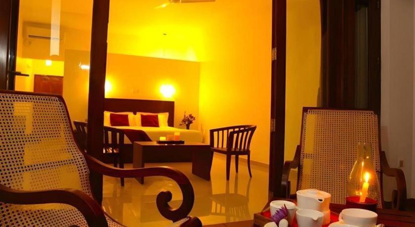 Whispering Palms Hotel Bentota Buitenkant foto