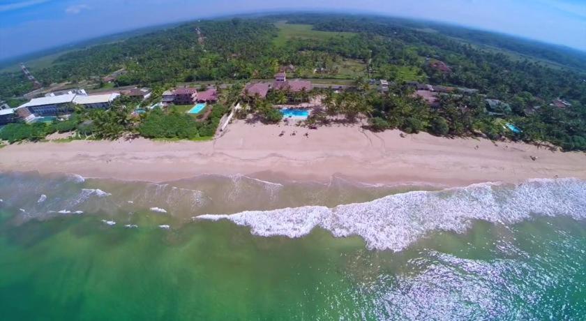 Whispering Palms Hotel Bentota Buitenkant foto