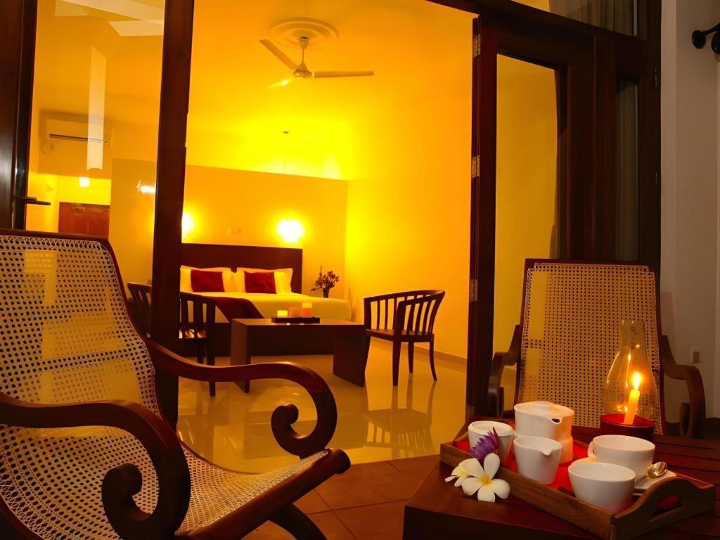 Whispering Palms Hotel Bentota Buitenkant foto