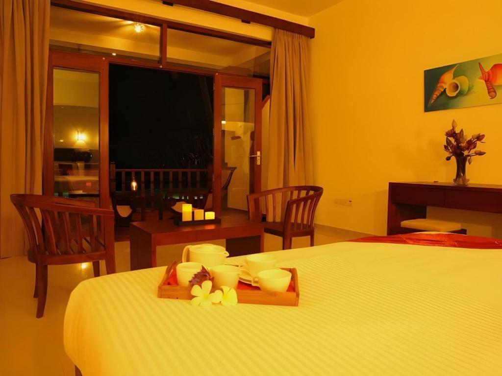 Whispering Palms Hotel Bentota Buitenkant foto
