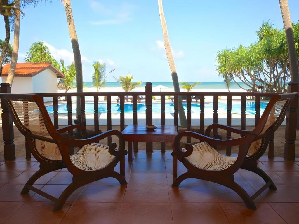 Whispering Palms Hotel Bentota Buitenkant foto