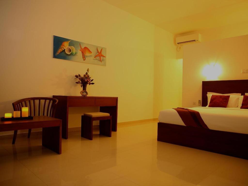 Whispering Palms Hotel Bentota Buitenkant foto