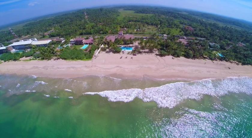 Whispering Palms Hotel Bentota Buitenkant foto
