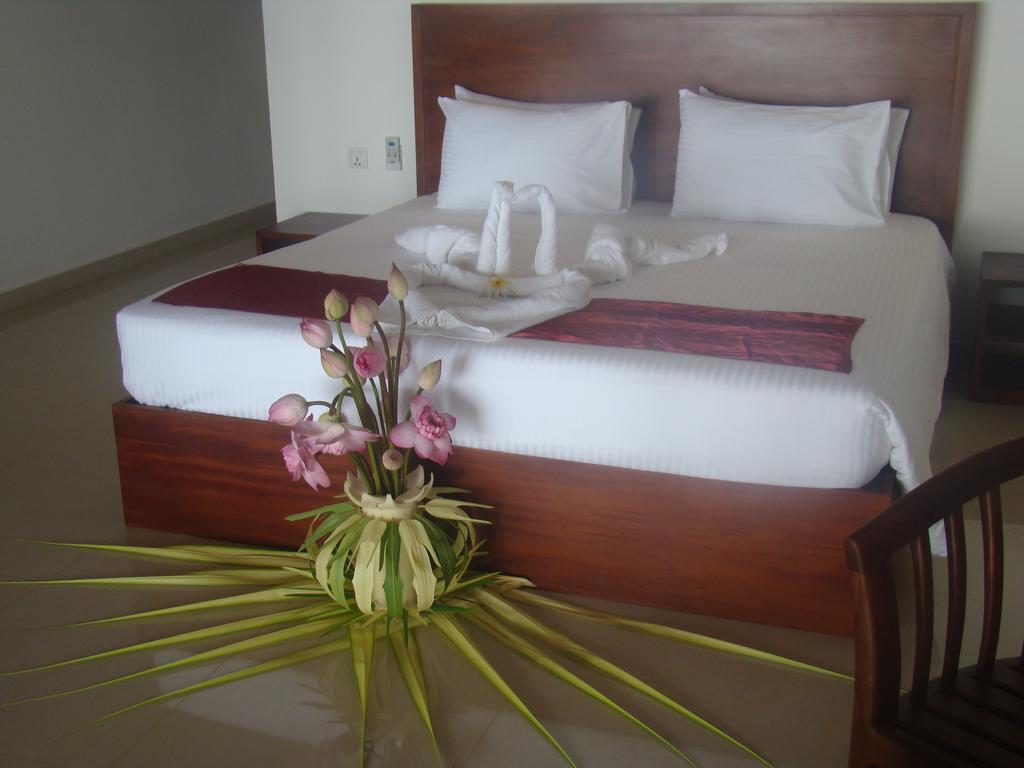 Whispering Palms Hotel Bentota Buitenkant foto