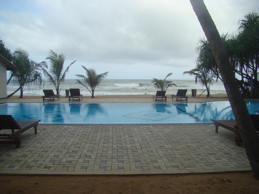 Whispering Palms Hotel Bentota Buitenkant foto