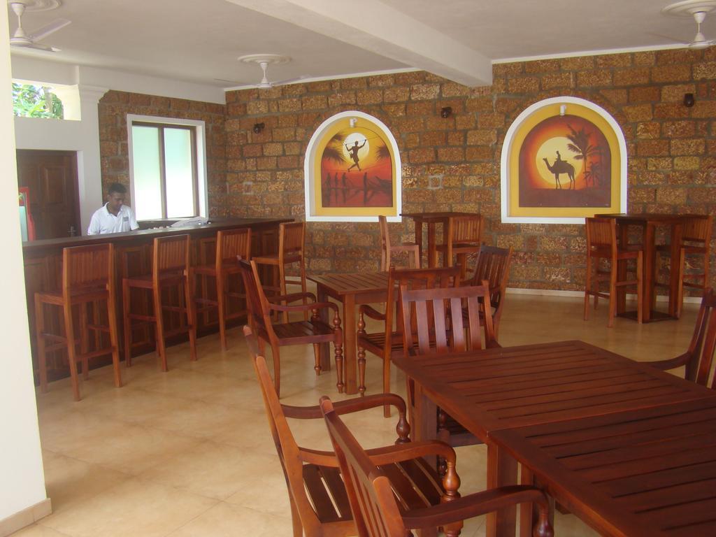 Whispering Palms Hotel Bentota Buitenkant foto