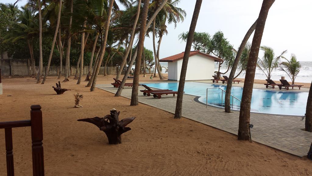Whispering Palms Hotel Bentota Buitenkant foto