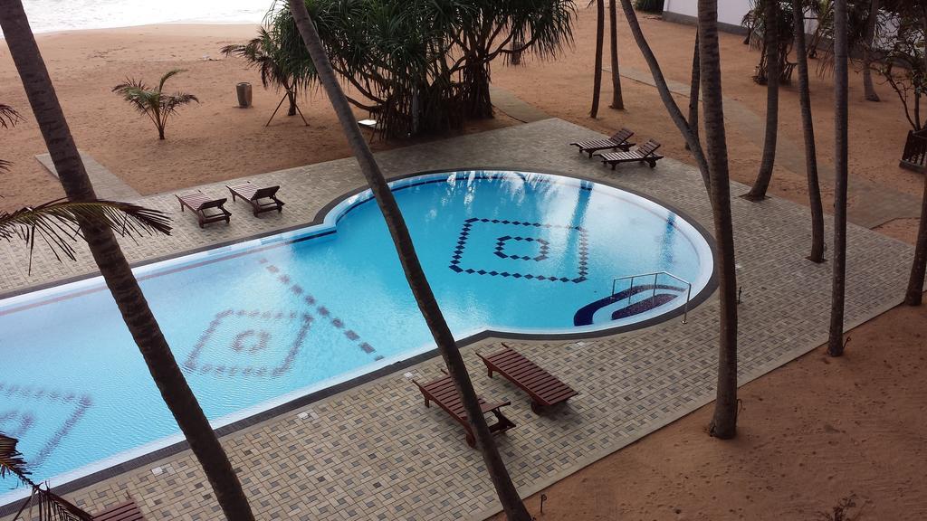 Whispering Palms Hotel Bentota Buitenkant foto