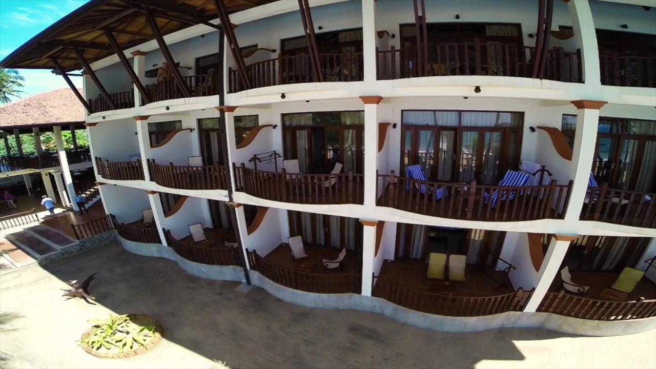 Whispering Palms Hotel Bentota Buitenkant foto